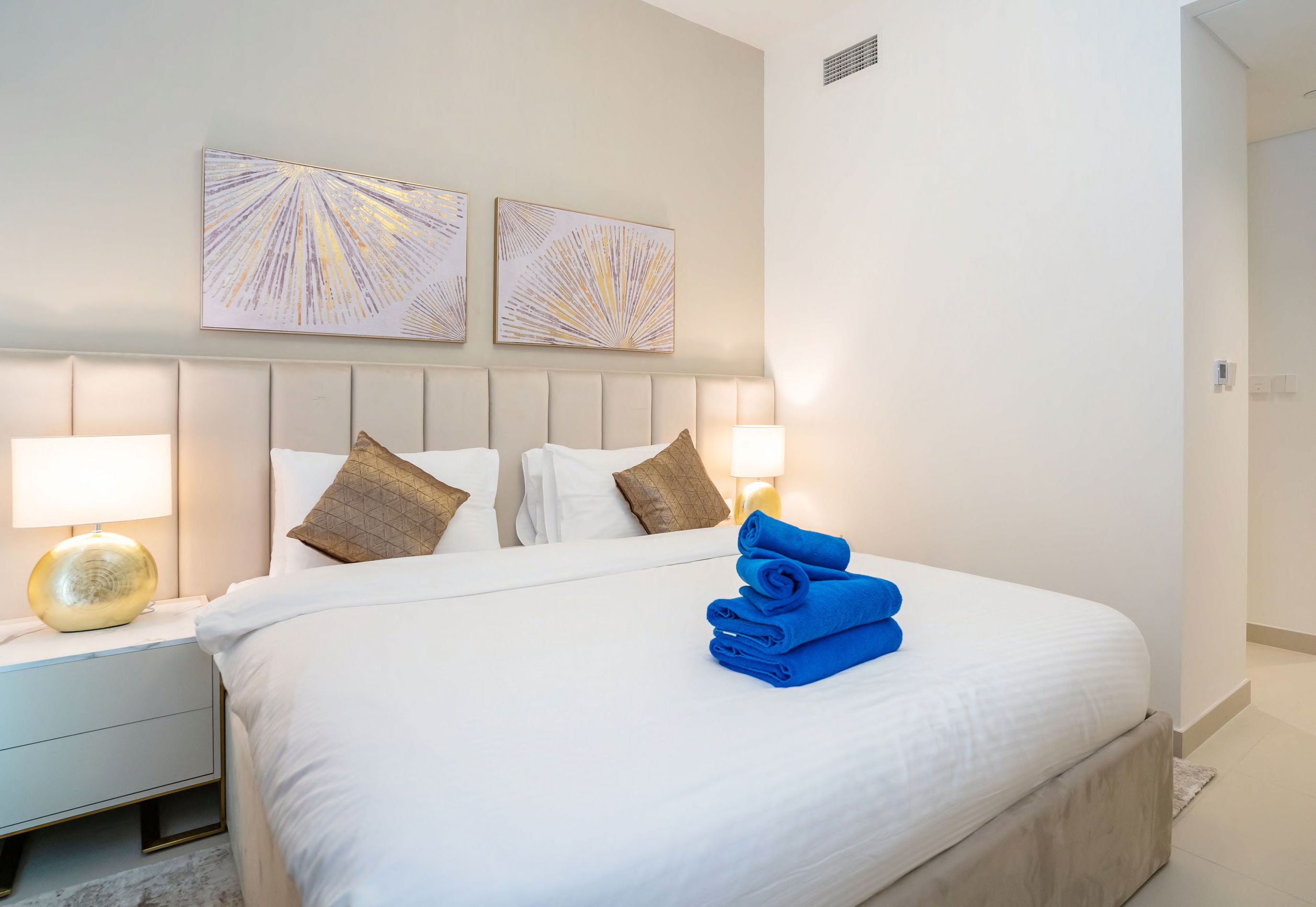 EXPERIENCE URBAN ELEGANCE